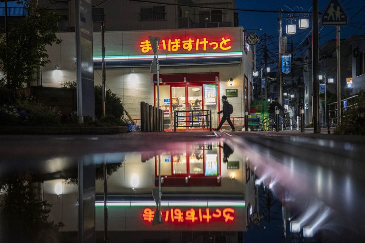 Au Japon l’inflation fait du surplace mais le spectre de la guerre reste