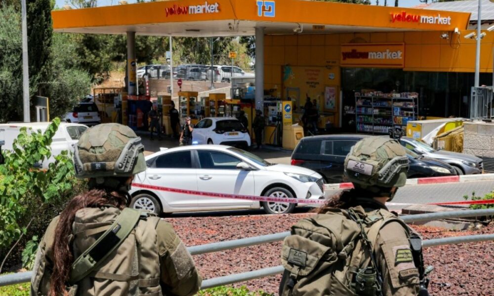 Une fusillade en plein jour fait un mort et cinq blessés en Israël