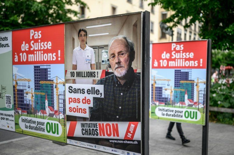 Suisses aux urnes un plafond pour la population et un service civil plus strict