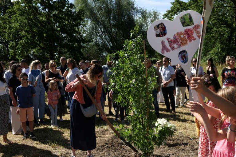 Dans le Val-d'Oise, un village pleure trois vies brisées par un drame intime