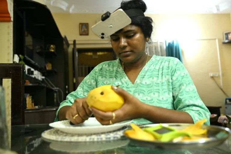 En Inde, des anonymes filment leurs gestes quotidiens pour apprendre aux robots à faire comme nous