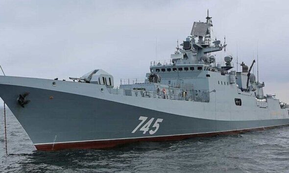 Un navire russe ouvre le feu en direction d'un yacht britannique au large de la Manche