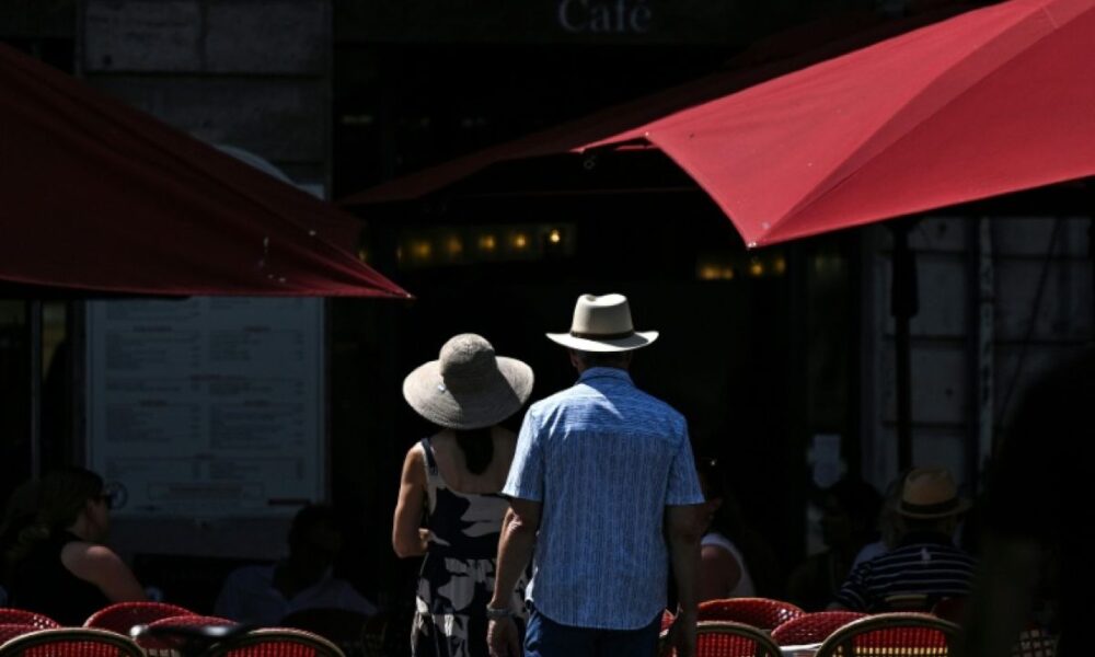 Canicule record en France les corps et les esprits à cran face à la chaleur qui tue