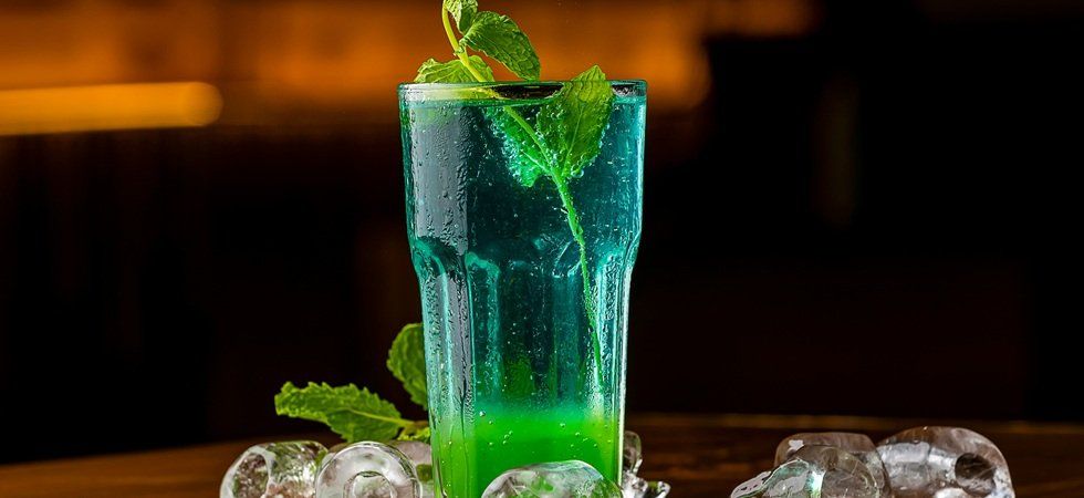 Pourquoi le vert de votre sirop de menthe inquiète les experts