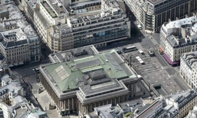 Paris étouffe le quartier de la Bourse privé de courant à cause de la canicule