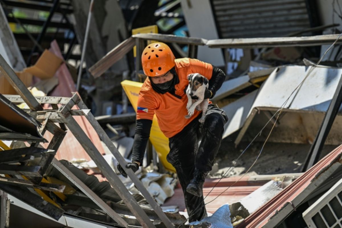 Séisme aux Philippines 41 morts et des secours qui peinent sous les répliques