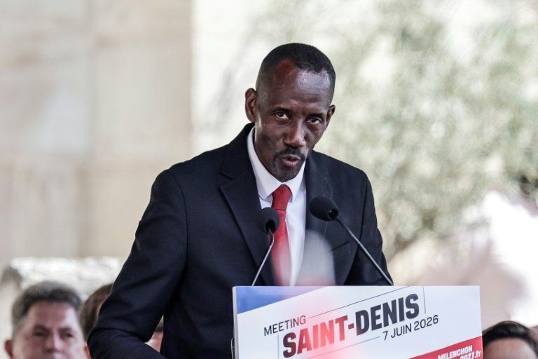 Siffler l'hymne national est‑ce un droit ou une provocation ? Un maire LFI s'explique