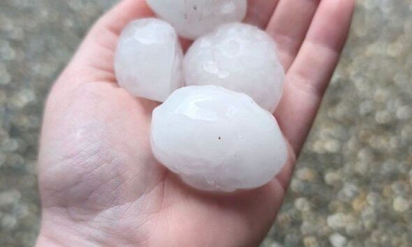 Des grêlons gros comme des balles de golf s'abattent sur la Normandie en plein épisode de canicule