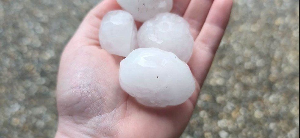 Des grêlons gros comme des balles de golf s'abattent sur la Normandie en plein épisode de canicule