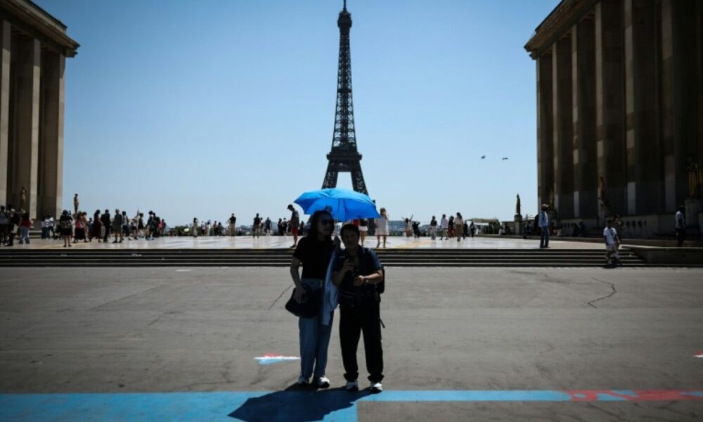 La France suffoque déjà à 40°C, l'alerte canicule gagne 53 départements