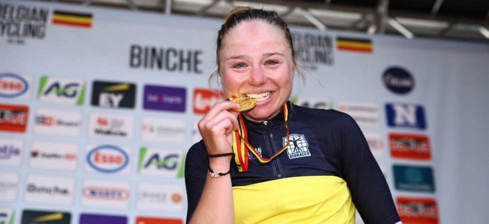 Justine Ghekiere demande la main de sa compagne en haut du Ventoux