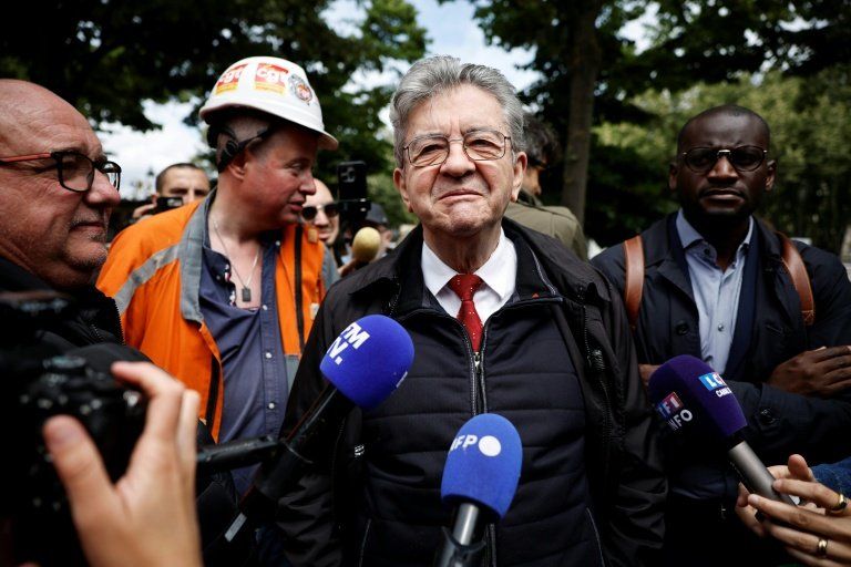 Mélenchon et Glucksmann dans un mouchoir de poche, le RN toujours en tête