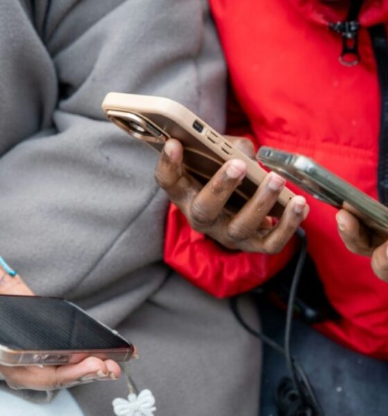Le smartphone pointé du doigt dans la baisse mondiale des naissances