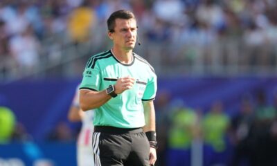 L'arbitre qui a rendu fous les Français et fait sourire le Paraguay