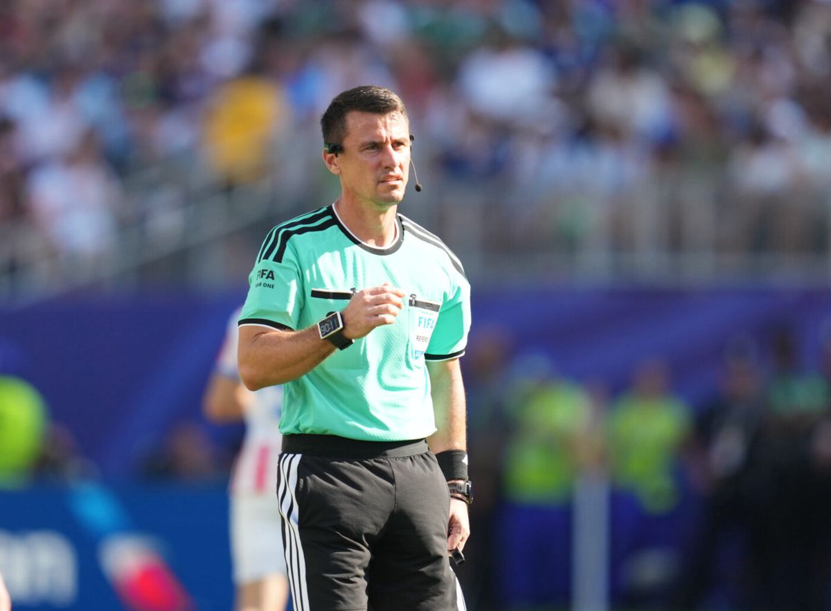 L'arbitre qui a rendu fous les Français et fait sourire le Paraguay
