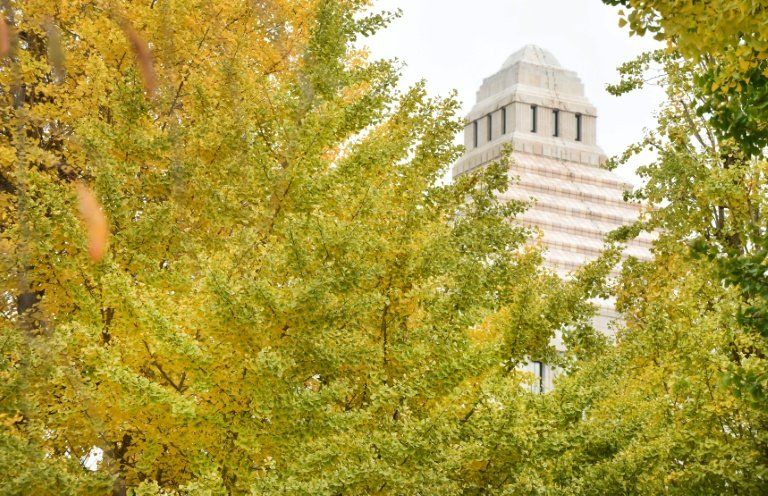 Deux cabines de plus pour les femmes au Parlement japonais. Et c'est une petite révolution