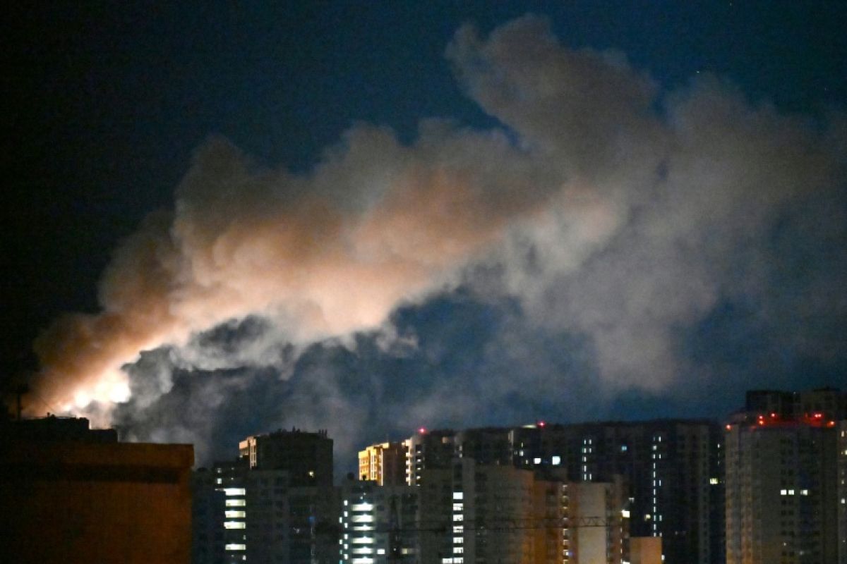 Kiev de nouveau sous les bombes, au moins deux morts et des ambulanciers blessés