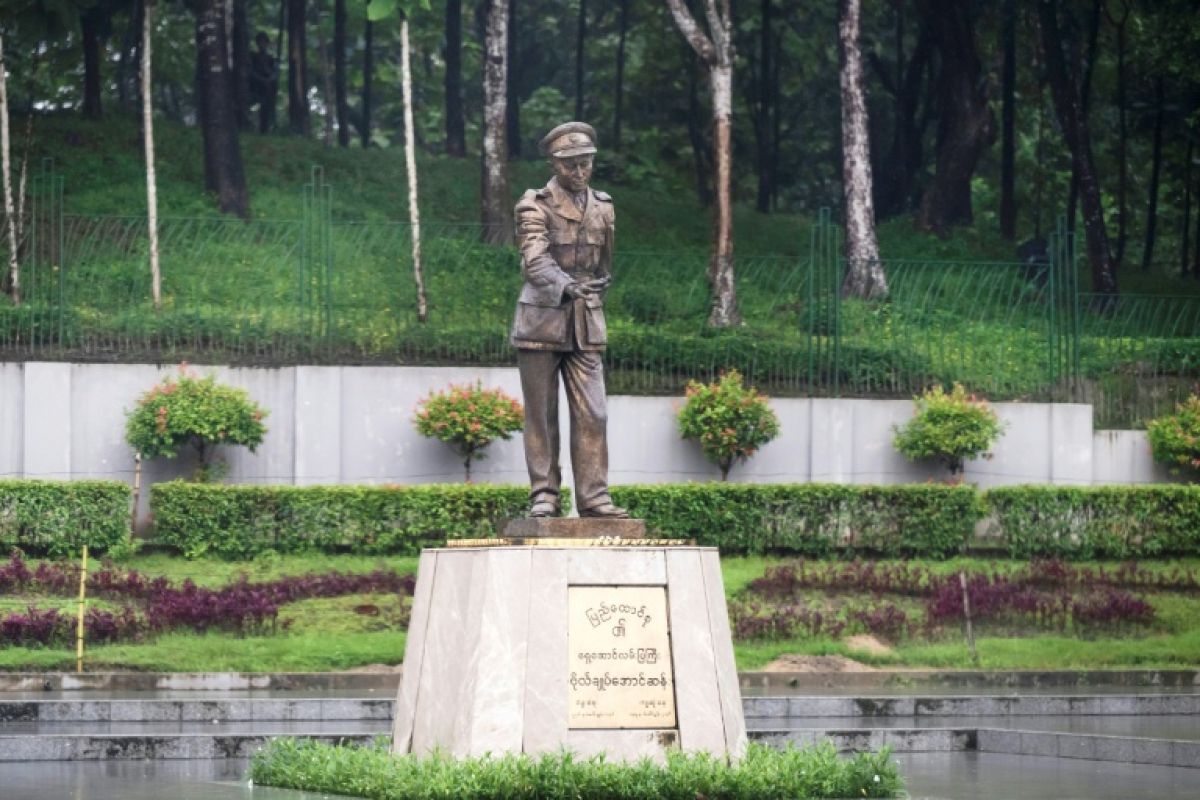 En Birmanie, les statues du père de l'indépendance disparaissent une à une