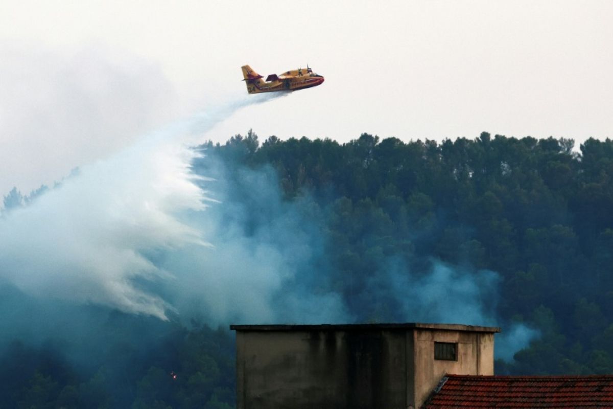 Il aurait allumé dix incendies dans le Var et se retrouve en prison