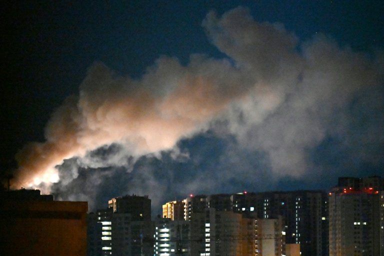 Kiev sous les bombes treize morts et des quartiers dévastés