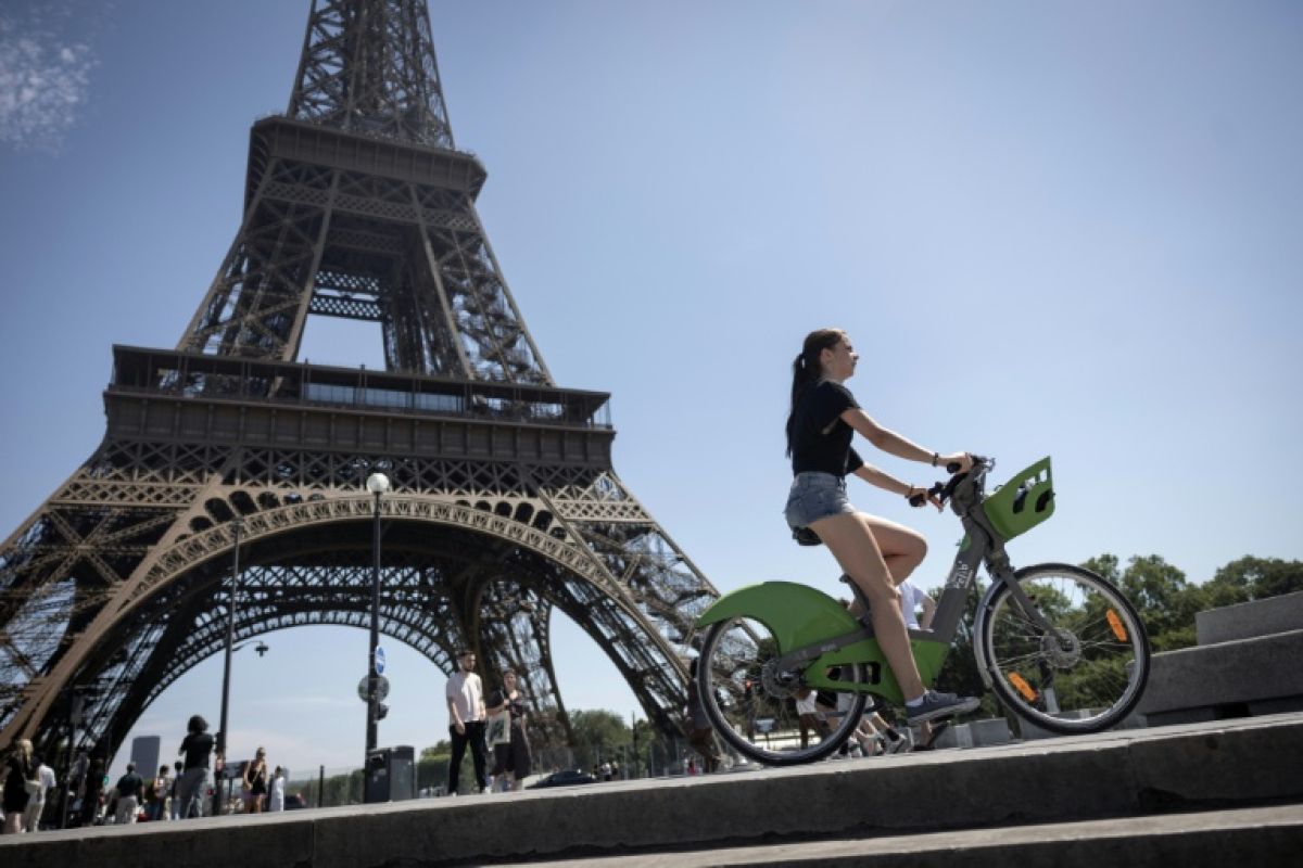 La canicule force les monuments parisiens à baisser le rideau plus tôt