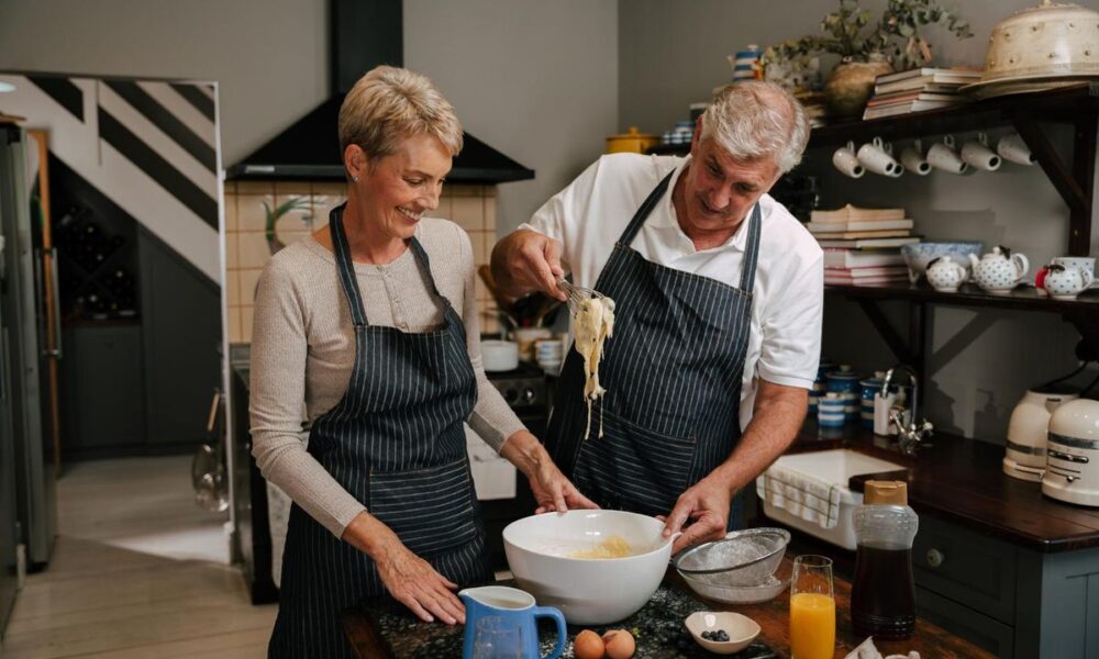 Claire a travaillé 30 ans sans salaire dans la boulangerie familiale. Aujourd'hui, elle risque de toucher trois fois moins de retraite que son mari Marc
