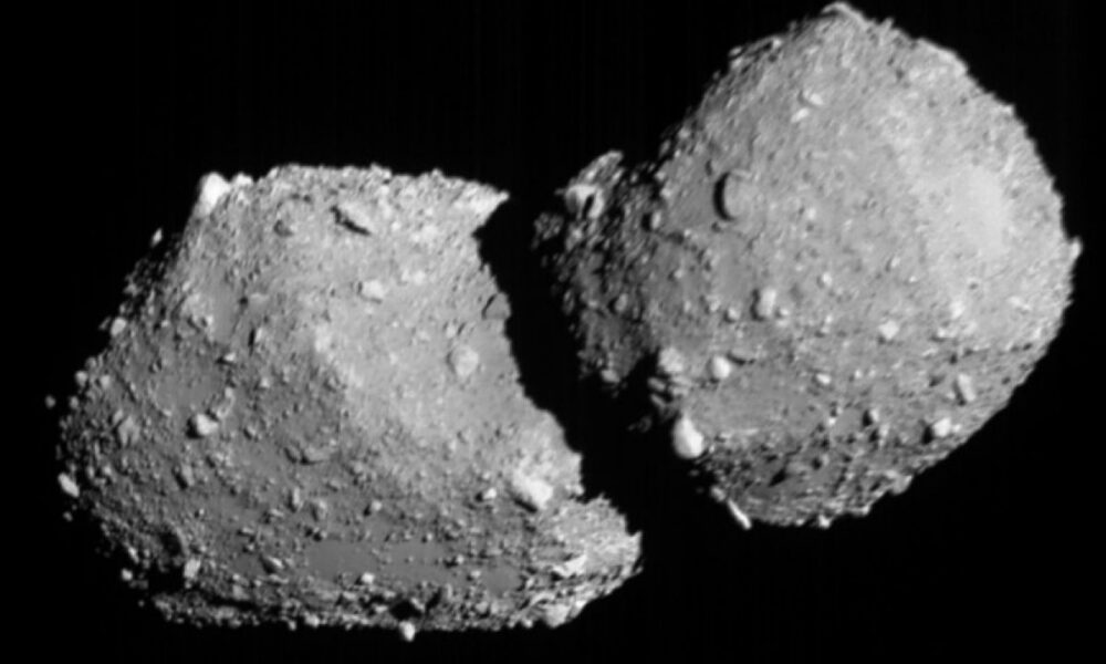 Hayabusa2 signe un exploit historique au ras d'un astéroïde