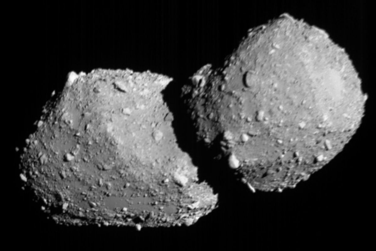 Hayabusa2 signe un exploit historique au ras d'un astéroïde