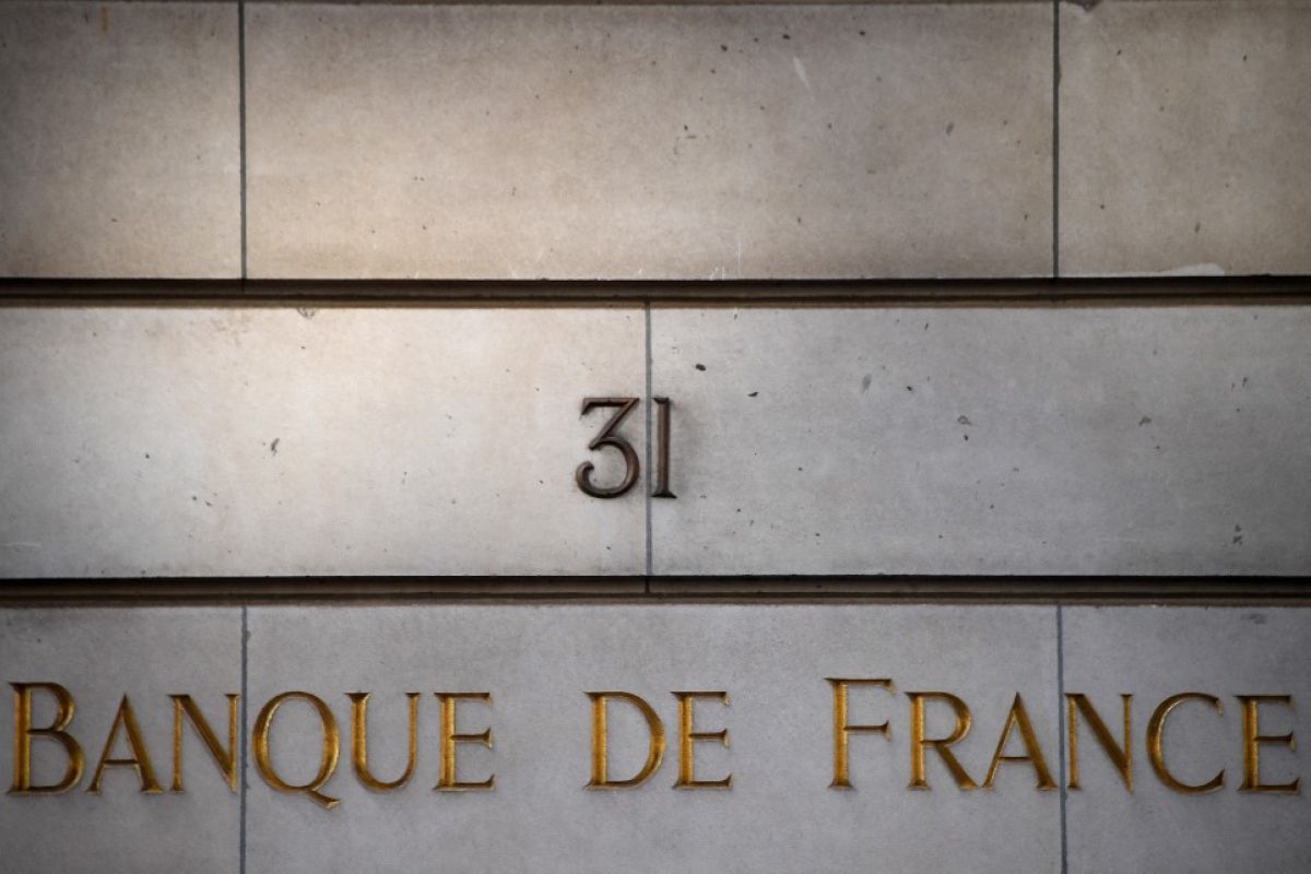 Le déficit commercial français reste stable et cela soulève des questions
