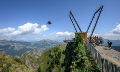 Sur les cimes suisses, une balançoire de 12 mètres défie le vide et réinvente l'été à la montagne