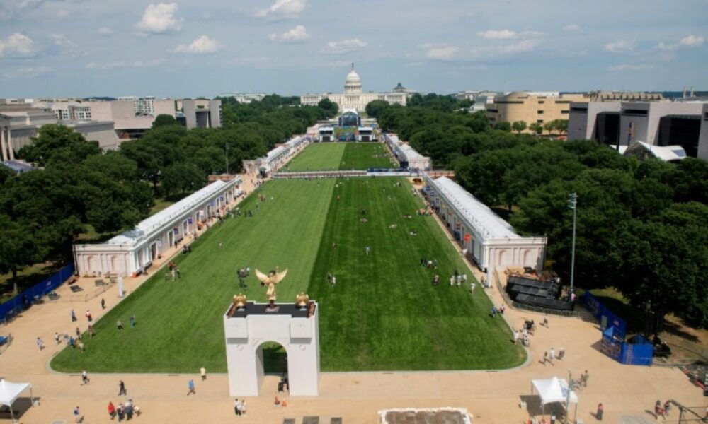 Trump met la main sur la grande fête américaine et les allées se vident