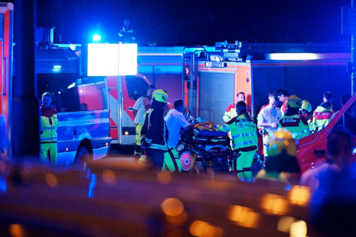 Un mort et une quinzaine de blessés à la Gay Pride de Berlin après une attaque à la voiture
