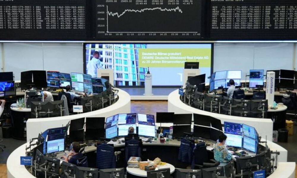 Les Bourses se reprennent, le pétrole dévisse après la trêve au Moyen-Orient