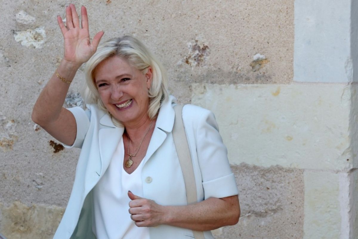 Marine Le Pen la Cour de cassation promet de trancher avant la présidentielle mais prévient que le délai n'est pas maîtrisé