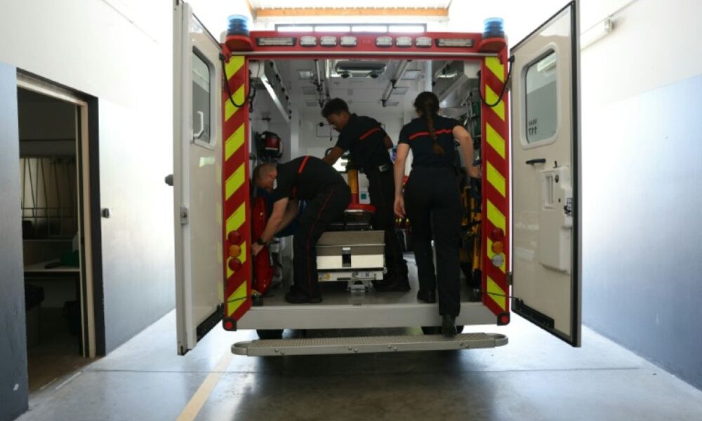 Canicule à Paris les pompiers réinventent leur quotidien pour tenir le choc