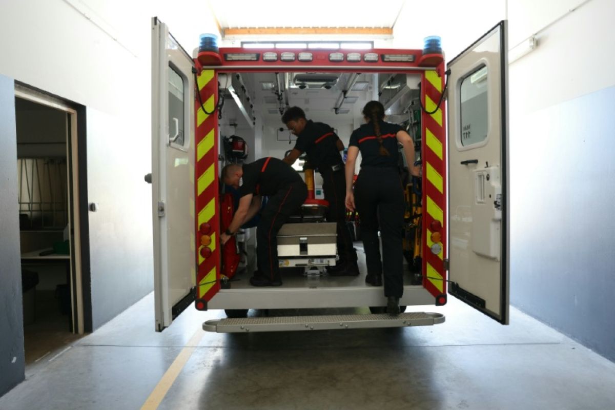 Canicule à Paris les pompiers réinventent leur quotidien pour tenir le choc
