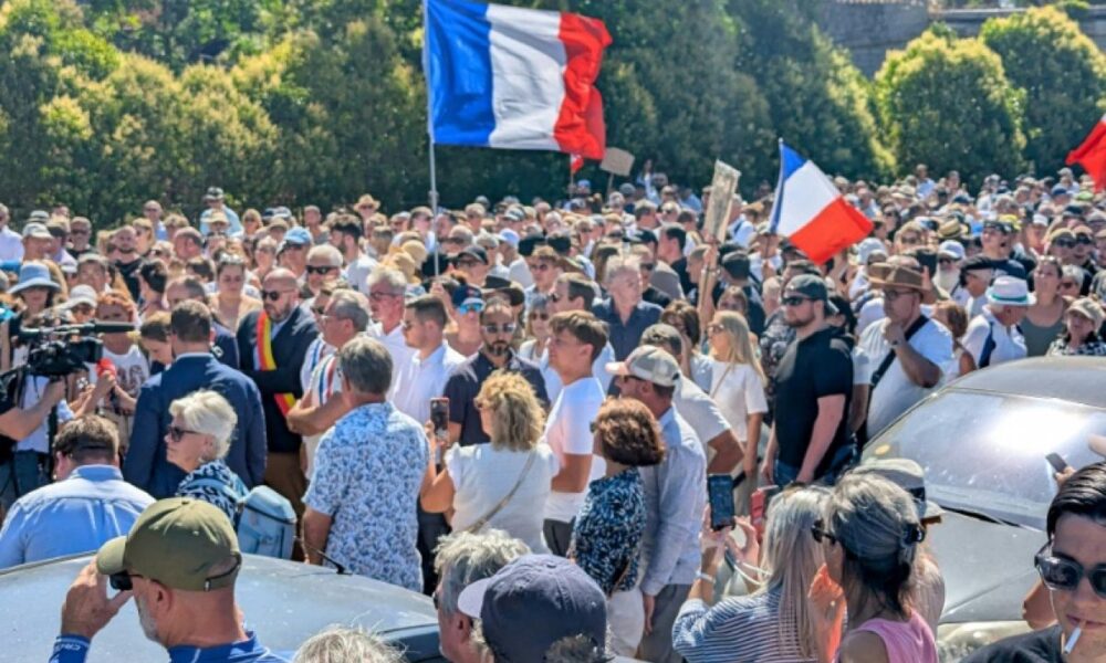 4500 personnes vêtues de blanc pour Louis le cri de colère d'une mère
