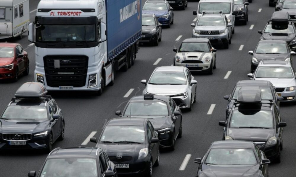 Plus de 940 km de bouchons, la galère des départs sous la canicule