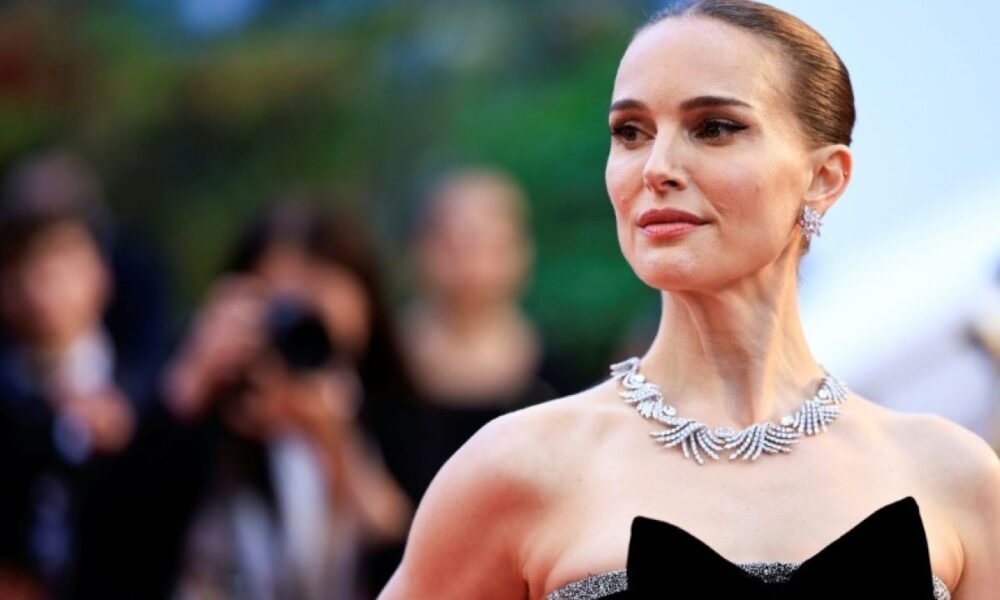 De Natalie Portman aux harkis, la Légion d'honneur récompense 619 parcours variés