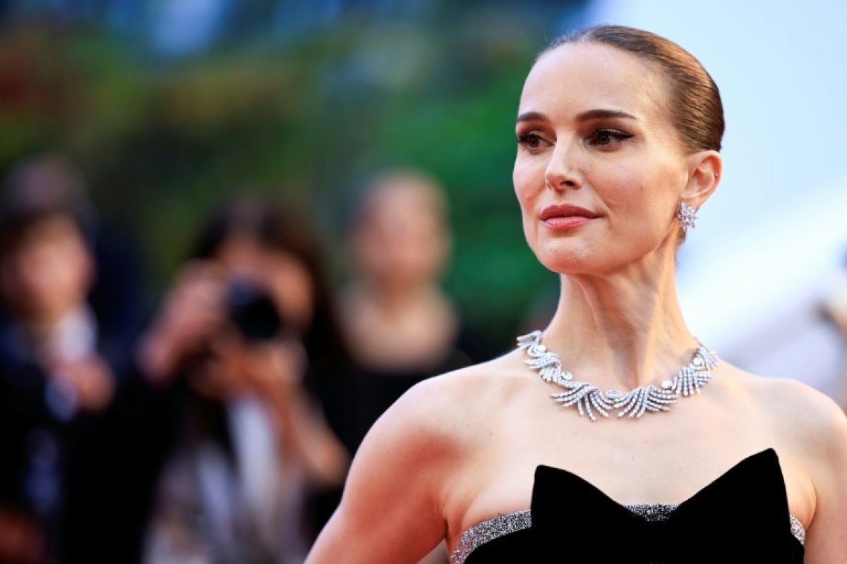 De Natalie Portman aux harkis, la Légion d'honneur récompense 619 parcours variés