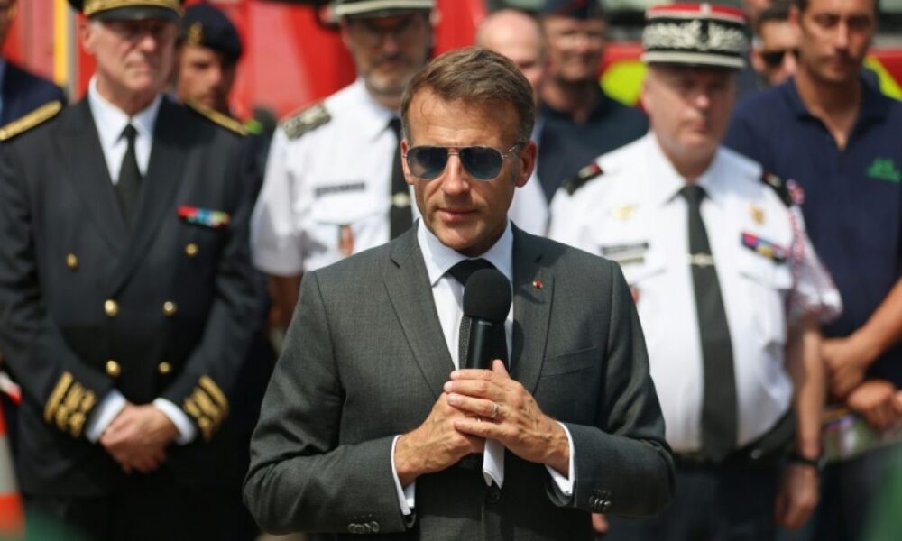 Macron promet une tolérance zéro face au pire incendie depuis 1945