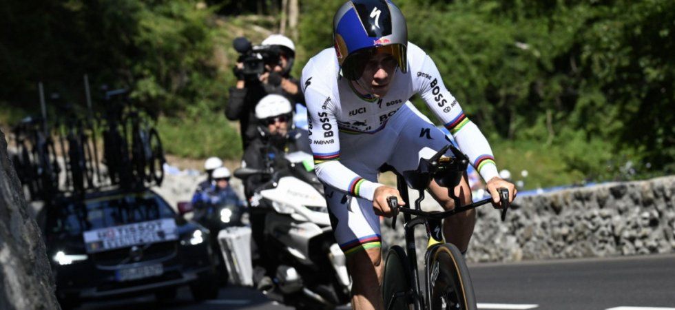 Evenepoel écrase le chrono, Pogacar tient bon