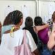 "Je pensais pas avoir ça" : la folle journée des résultats du bac, entre larmes et mentions surprises