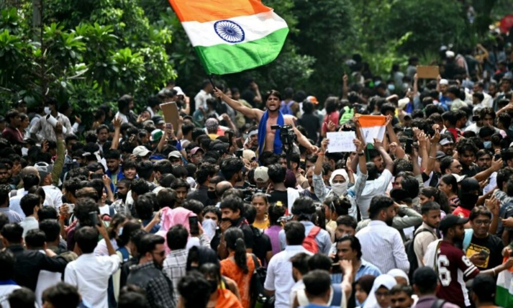 La rue a gagné en Inde : le ministre de l'Éducation démissionne après la fronde des étudiants
