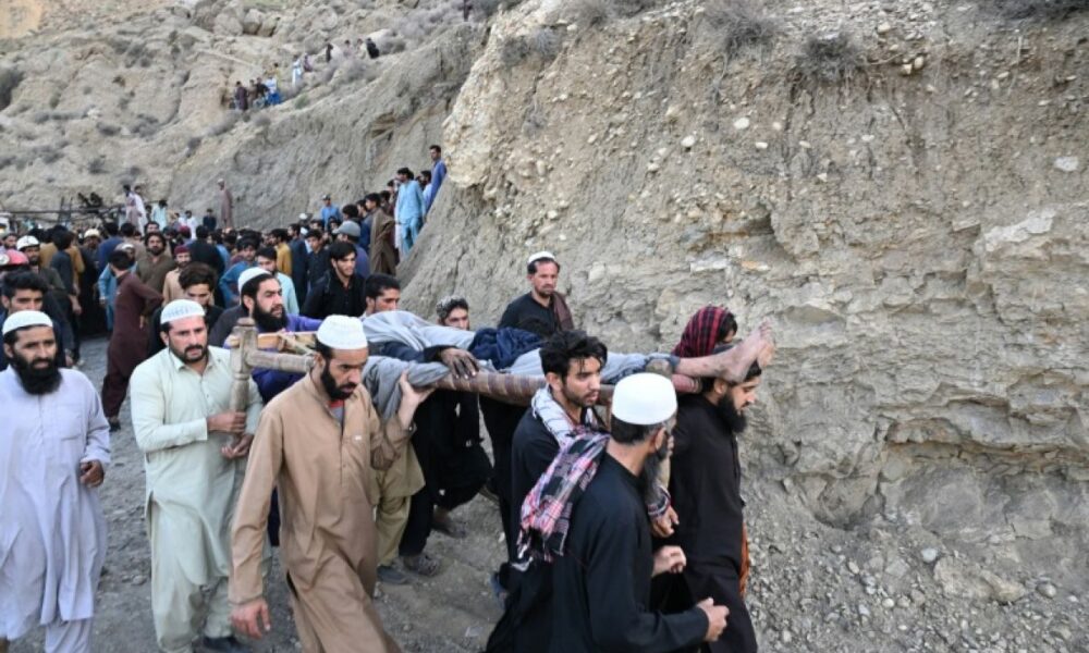 Une déflagration au fond d'une mine pakistanaise emporte 34 mineurs, les recherches continuent