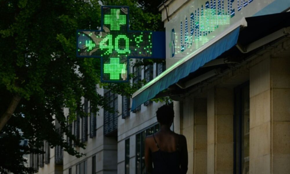Troisième canicule en deux mois la France suffoque