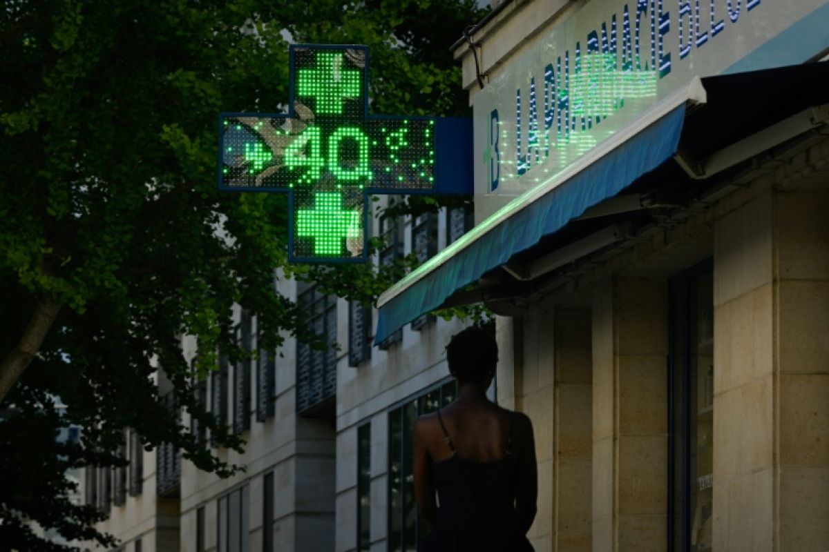 Troisième canicule en deux mois la France suffoque