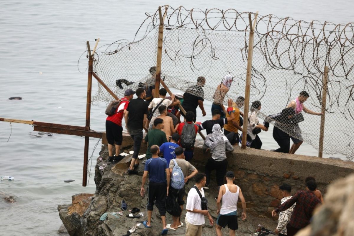 Ceuta submergée par les migrants, Madrid envoie des renforts