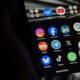 Les moins de 15 ans bientôt privés de réseaux sociaux la France veut montrer l'exemple