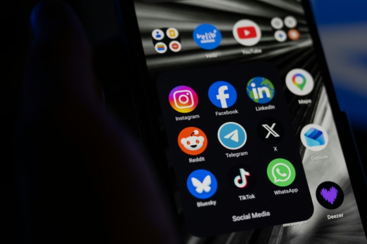 Les moins de 15 ans bientôt privés de réseaux sociaux la France veut montrer l'exemple